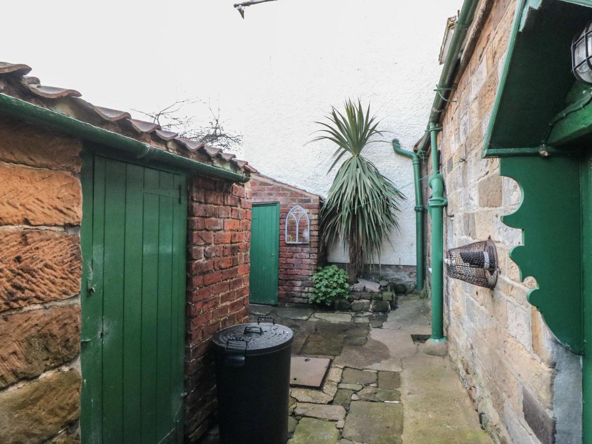 Newton Cottage Уитби Екстериор снимка